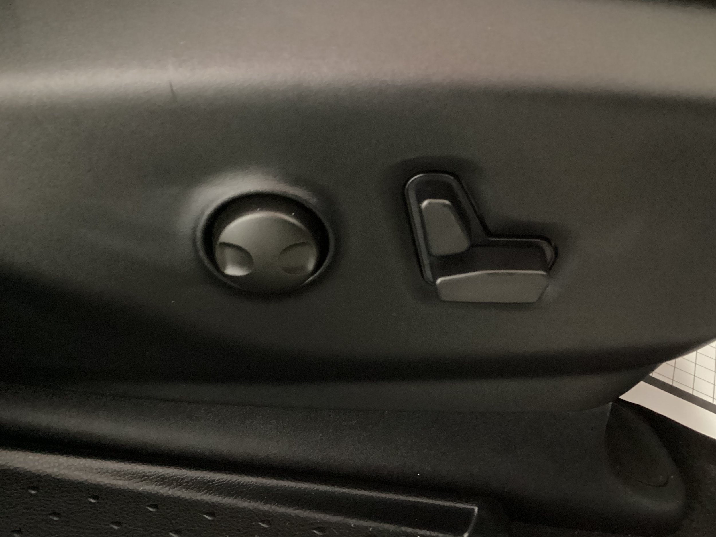 Used 2025 Chrysler Pacifica Limited FWD image 39