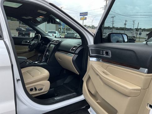 Used 2017 Ford Explorer Limited w/ Equipment Group 303A AWD/4WD image 32