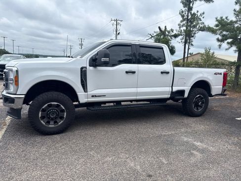 Used 2023 Ford F250 XLT w/ Snow Plow/Camper Package AWD/4WD image 4