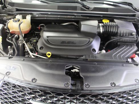 Used 2022 Chrysler Pacifica Limited image 39