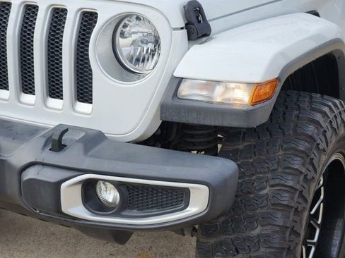 Used 2019 Jeep Wrangler Unlimited Sahara image 16