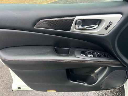 Used 2020 Nissan Pathfinder SL image 21