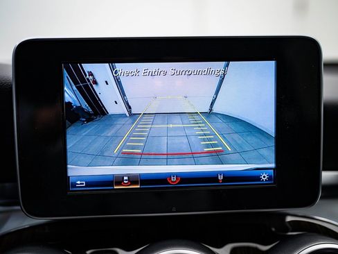 Used 2017 Mercedes-Benz GLC 300 4MATIC image 32