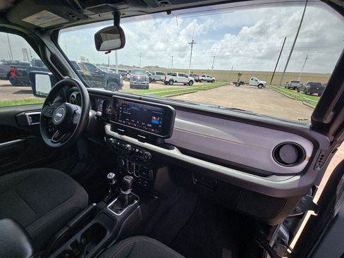 Used 2024 Jeep Gladiator Sport AWD/4WD image 31