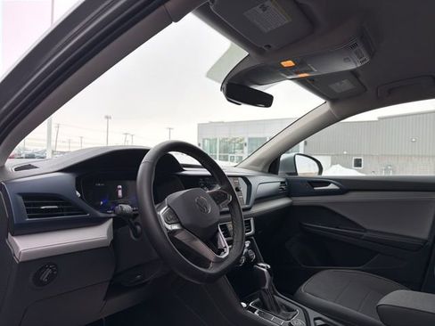 Used 2024 Volkswagen Taos SE image 16