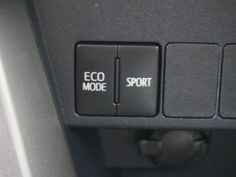 Used 2018 Toyota RAV4 XLE w/ Plus Extra Value Package FWD image 20