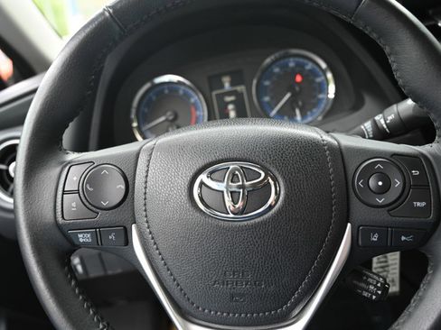 Used 2017 Toyota Corolla SE w/ Carpet Mat Package (TMS) FWD image 16