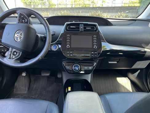 Used 2020 Toyota Prius XLE w/ Premium Convenience Package FWD image 7