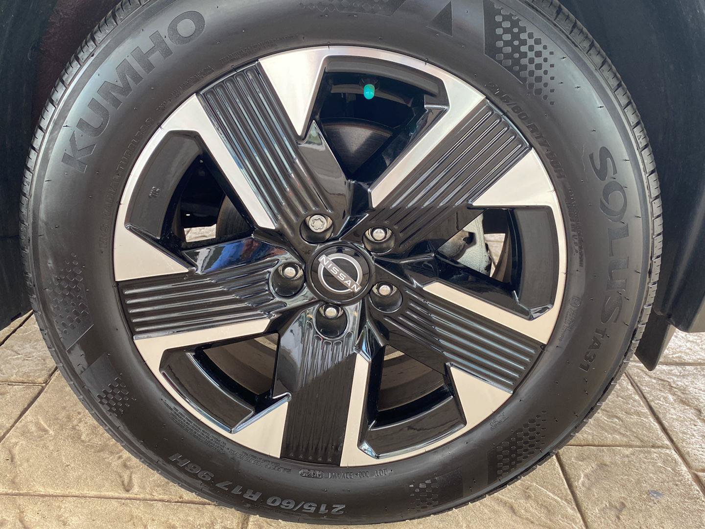Certified 2025 Nissan Kicks SV AWD/4WD image 13