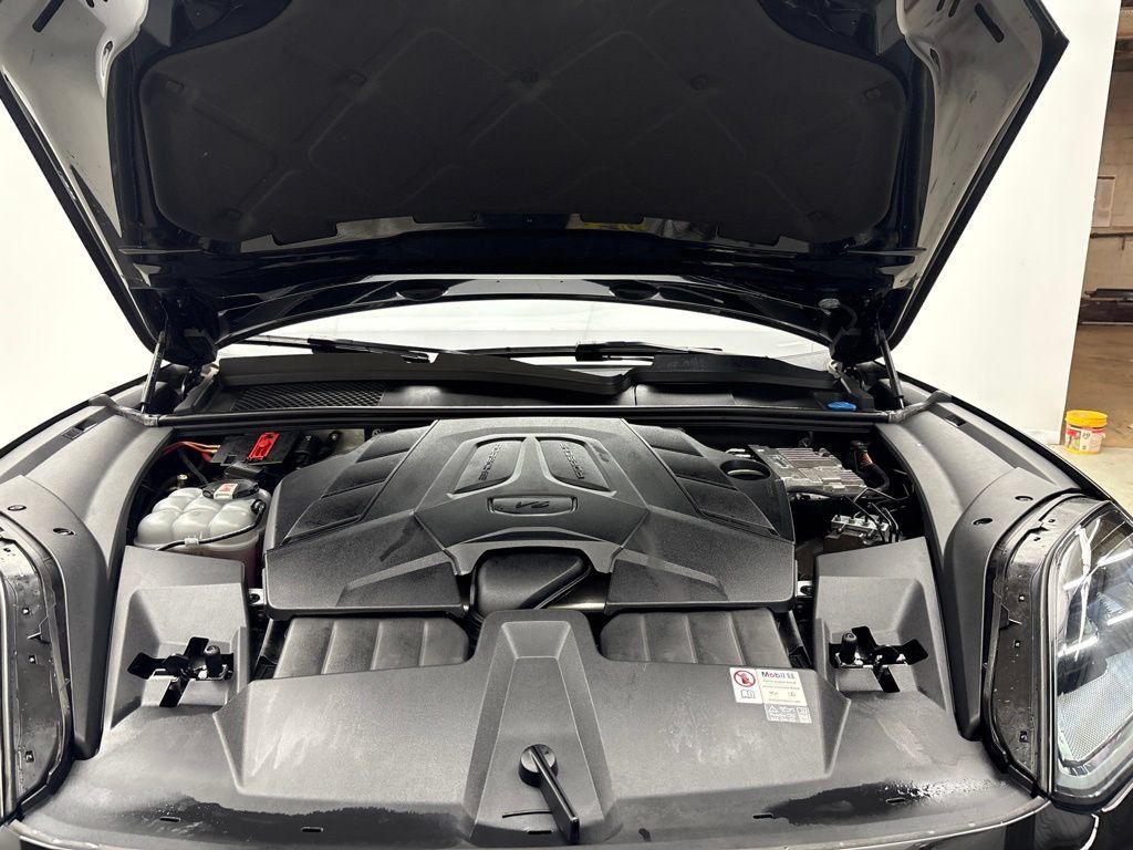 Certified 2024 Porsche Cayenne AWD/4WD image 12
