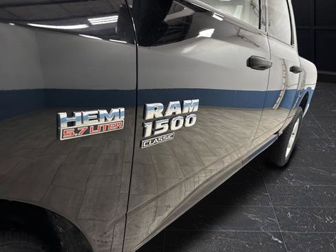 Used 2022 RAM 1500 Classic SLT image 32