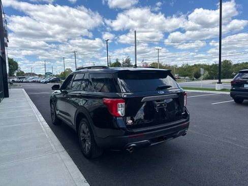Used 2023 Ford Explorer XLT w/ Equipment Group 202A AWD/4WD image 5