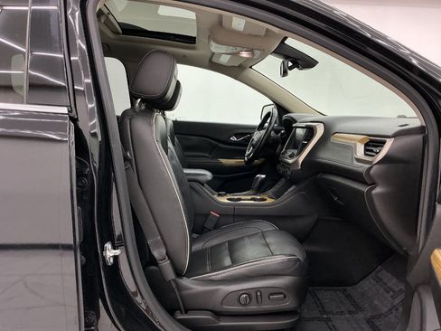 Used 2018 GMC Acadia Denali w/ Technology Package AWD/4WD image 17