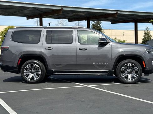 Used 2024 Jeep Wagoneer Series II w/ Flexible Seating Group image 8