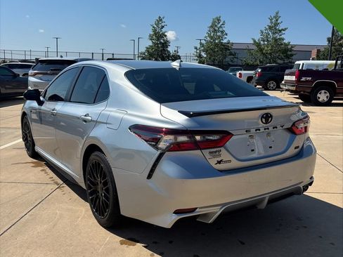 Used 2022 Toyota Camry SE w/ Convenience Package FWD image 3