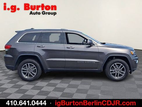 Used 2020 Jeep Grand Cherokee Laredo w/ 18" Wheel & 8.4" Radio Group AWD/4WD image 7