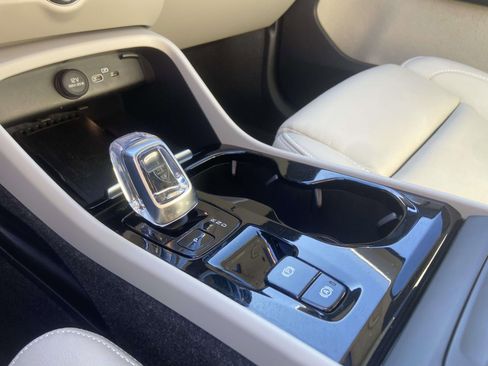 Certified 2023 Volvo XC40 B5 Plus w/ Protection Package Premier image 29