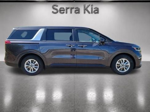 Used 2023 Kia Carnival LX FWD image 6