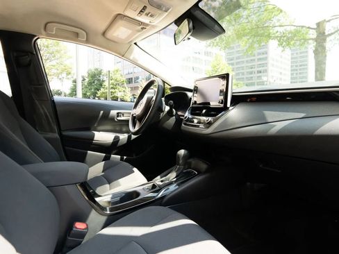 Used 2021 Toyota Corolla LE FWD image 12