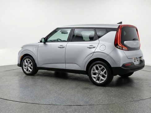 Used 2025 Kia Soul LX w/ LX Technology Package FWD image 6