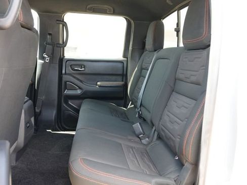 Used 2025 Nissan Frontier PRO-4X AWD/4WD image 11