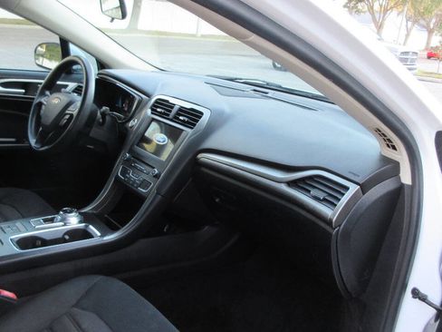 Used 2018 Ford Fusion SE image 22