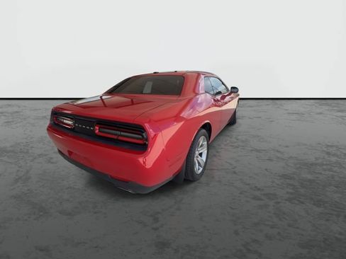 Used 2016 Dodge Challenger SXT RWD image 8