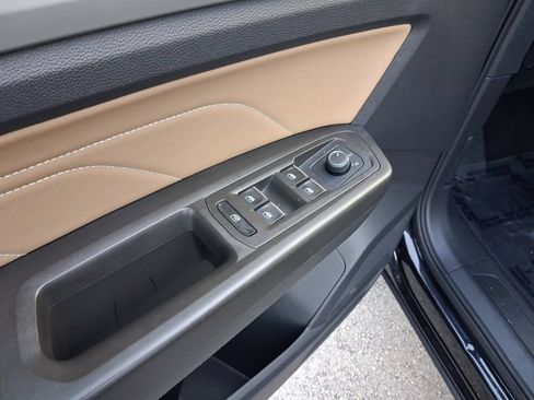 Used 2023 Volkswagen Atlas Cross Sport SE FWD image 20