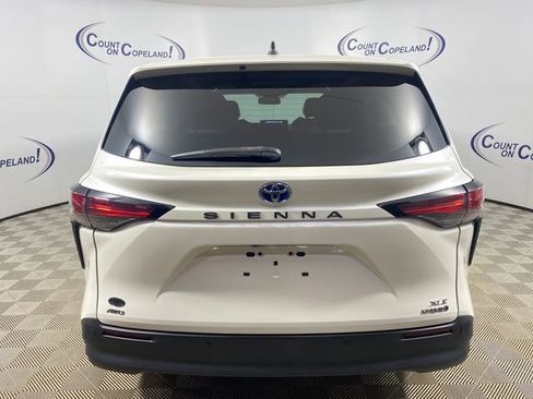 Certified 2021 Toyota Sienna XLE AWD/4WD image 5