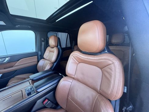Used 2020 Lincoln Navigator Reserve w/ Luxury Package image 11