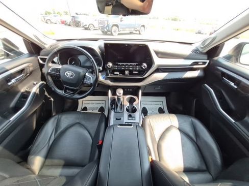 Used 2020 Toyota Highlander Platinum AWD/4WD image 25