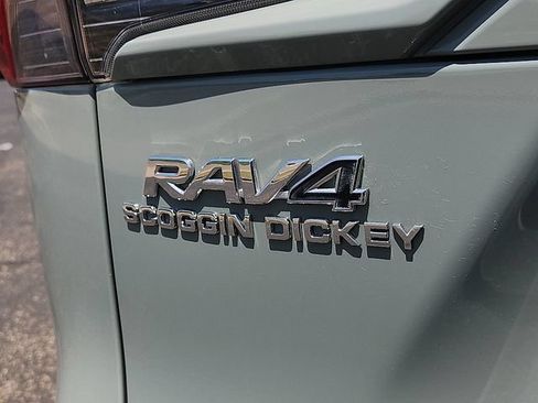 Used 2021 Toyota RAV4 XLE FWD image 8