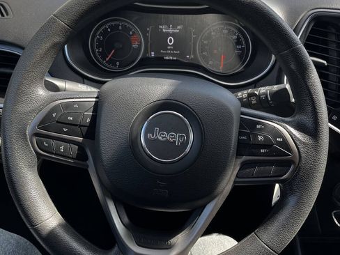 Used 2019 Jeep Cherokee Latitude w/ Popular Appearance Group FWD image 13