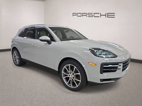 Certified 2026 Porsche Cayenne AWD/4WD image 8