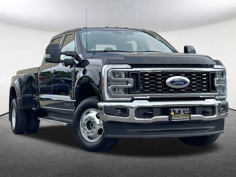 Used 2023 Ford F350 Lariat image 2