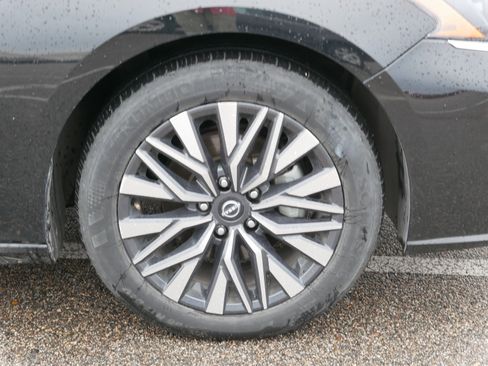 Used 2024 Nissan Altima 2.5 SV image 5