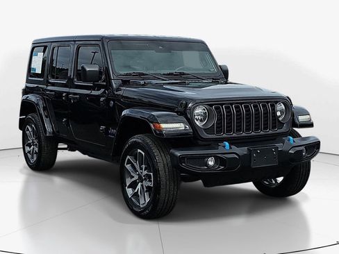 Used 2024 Jeep Wrangler Unlimited w/ Convenience Group AWD/4WD image 2