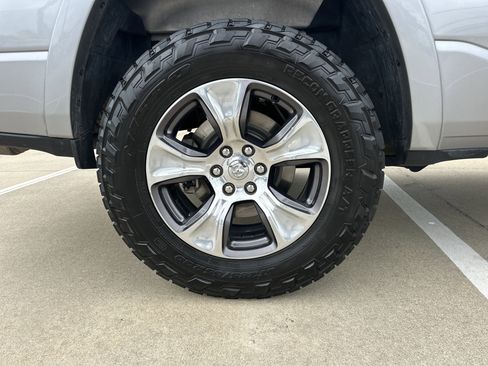 Used 2019 RAM 1500 Laramie AWD/4WD image 19