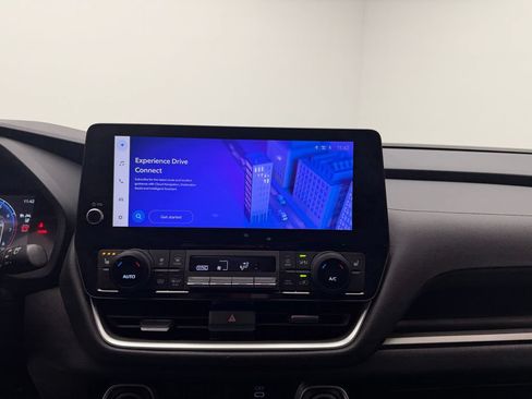 Used 2025 Toyota Grand Highlander AWD image 26