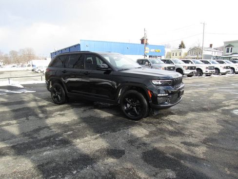 Used 2024 Jeep Grand Cherokee Limited w/ Black Appearance Package image 42