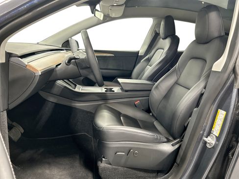 Certified 2023 Tesla Model Y AWD image 9