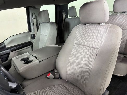 Used 2017 Ford F150 XLT image 13