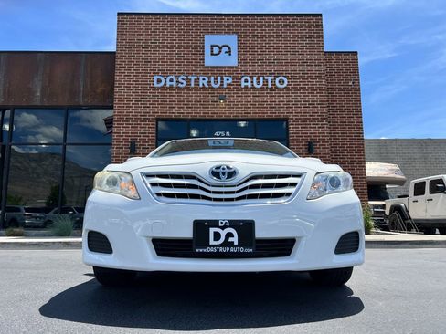 Used 2011 Toyota Camry LE w/ LE Extra-Value Pkg FWD image 2