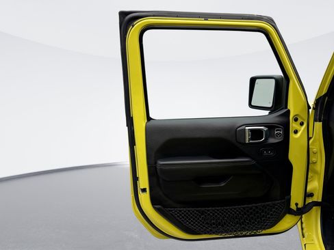 Used 2024 Jeep Wrangler Unlimited Sahara w/ Technology Group image 9