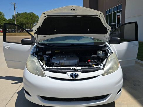 Used 2010 Toyota Sienna LE FWD image 16