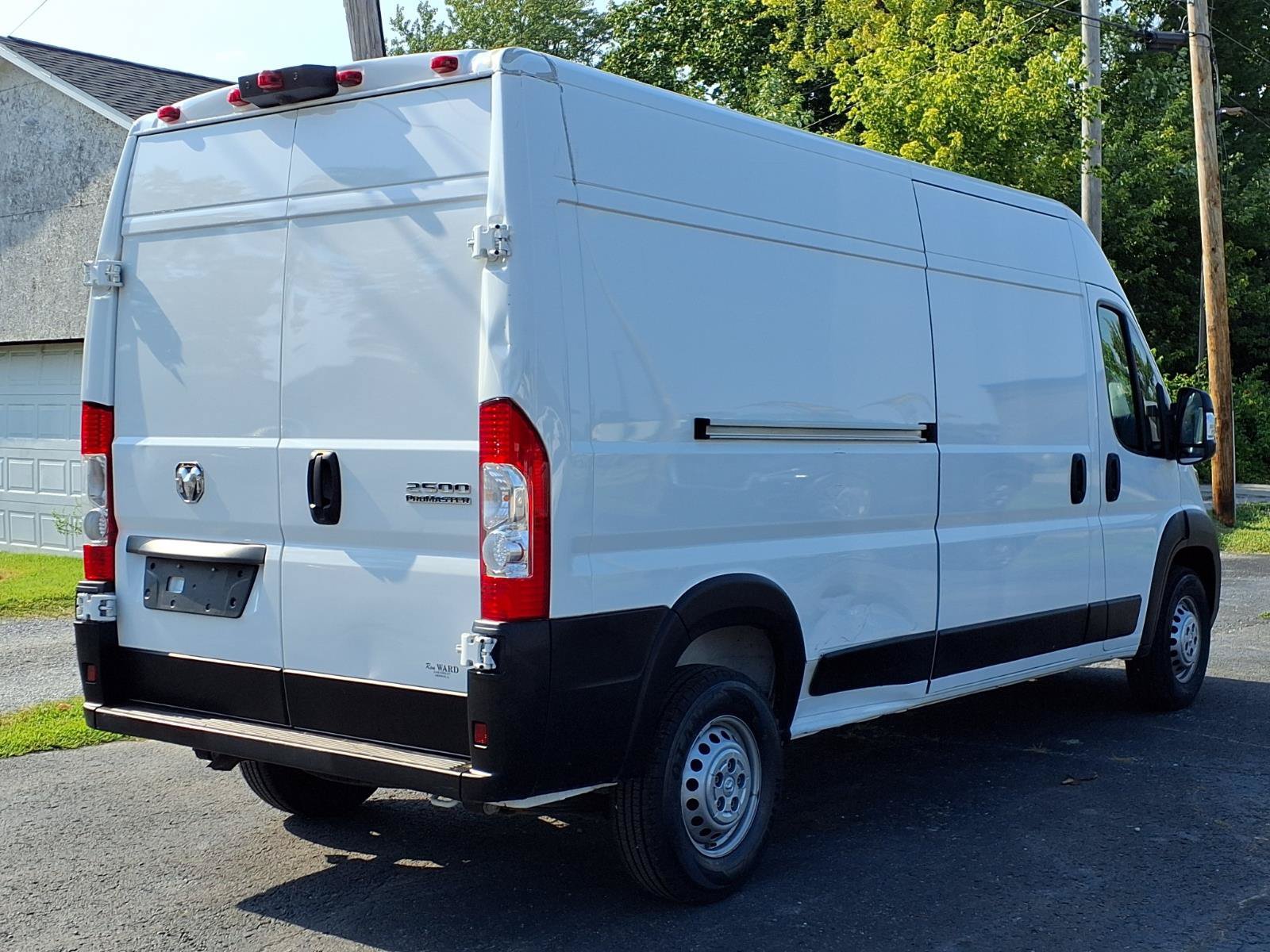 Used 2025 RAM ProMaster 2500 w/ Convenience Group FWD image 2