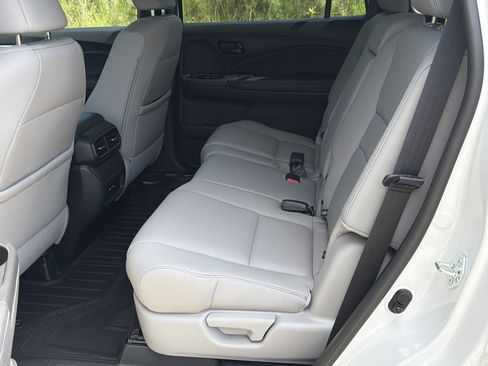 Used 2025 Honda Passport EX-L image 21
