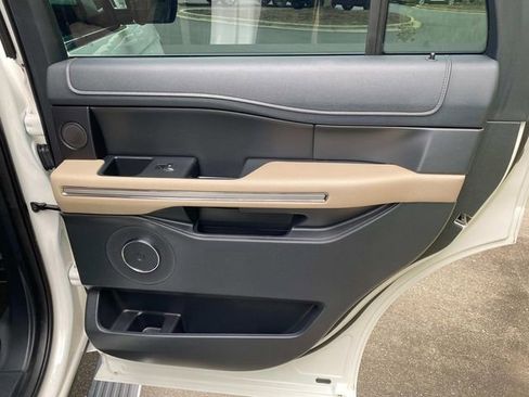 Used 2022 Ford Expedition Limited RWD image 35