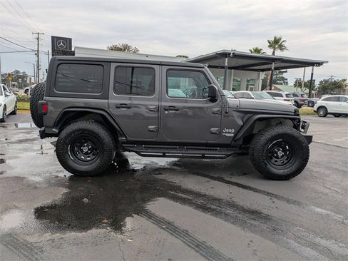 Used 2018 Jeep Wrangler Unlimited Sport image 4
