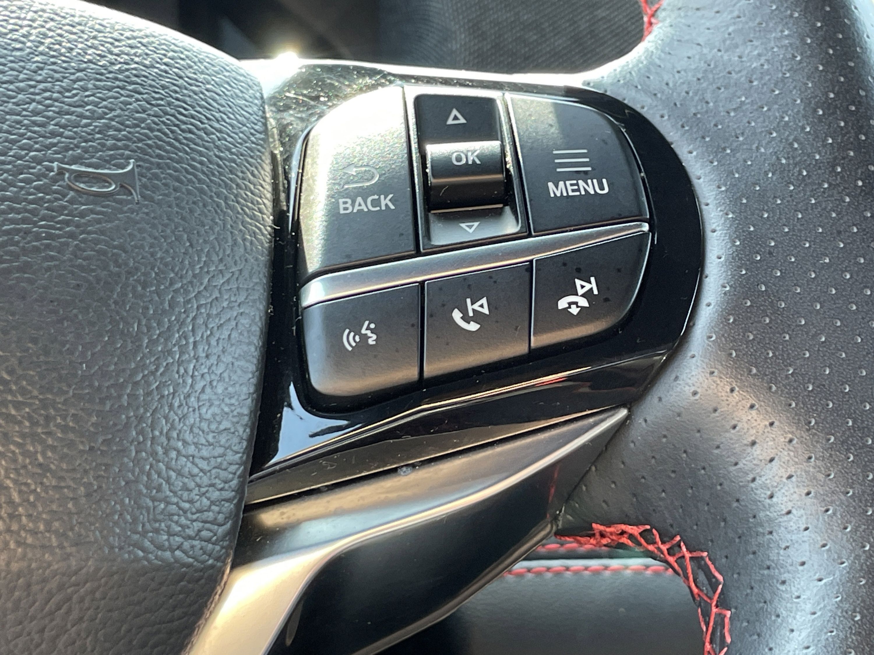 Used 2025 Ford Explorer ST-Line w/ ST-Line Street Pack AWD/4WD image 13